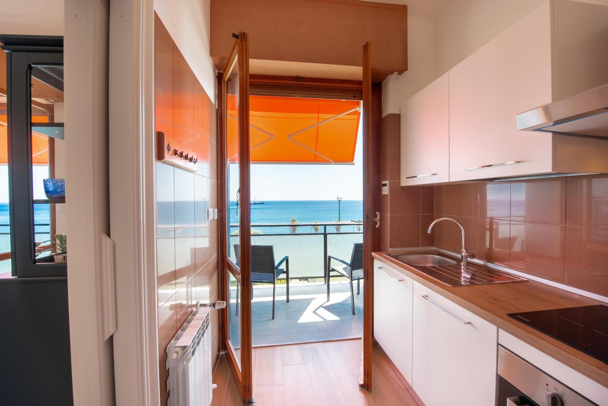 You And The Sea Savona Ngoại thất bức ảnh